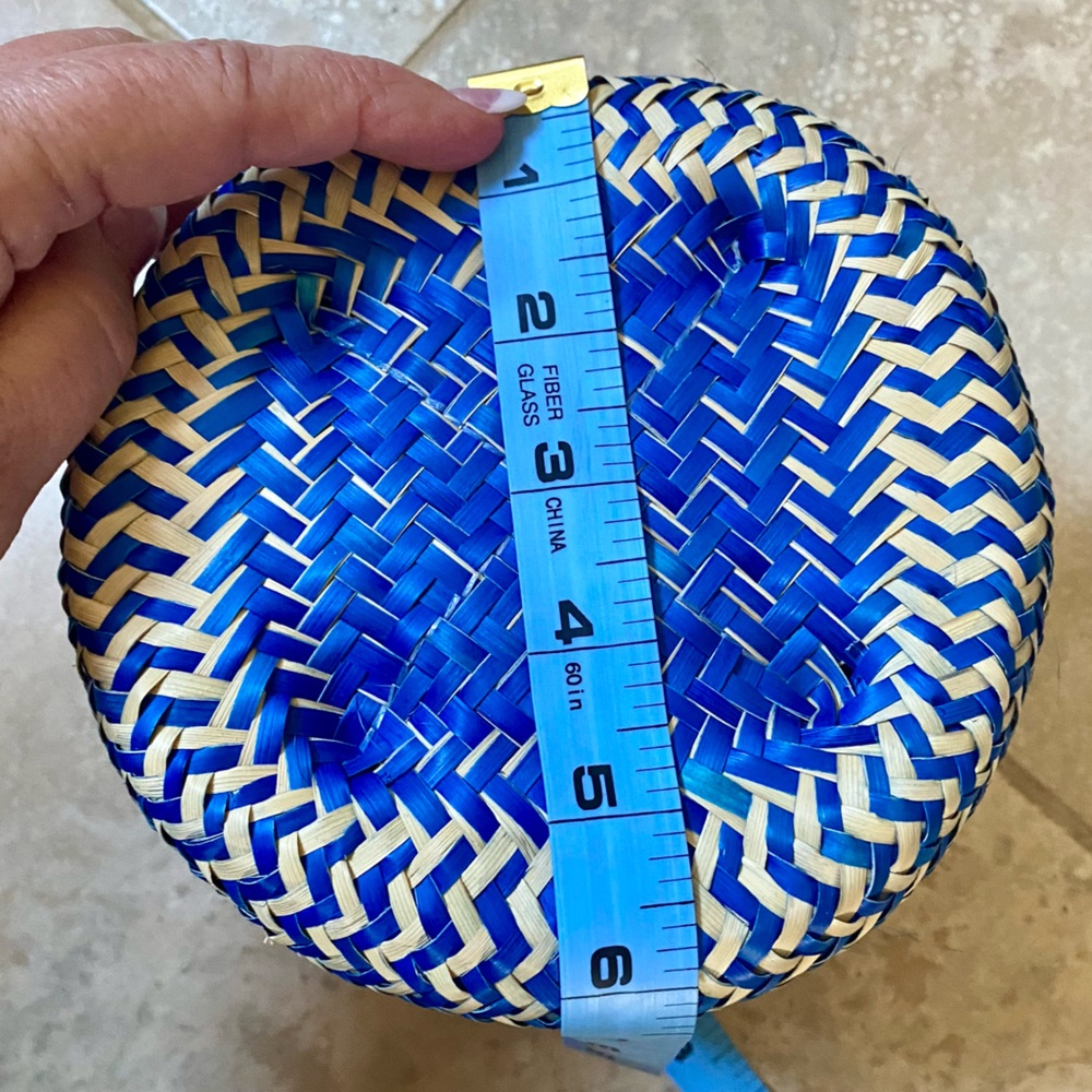 🆕 Handmade Lidded Palm Leaf Basket - Picture 7 of 10